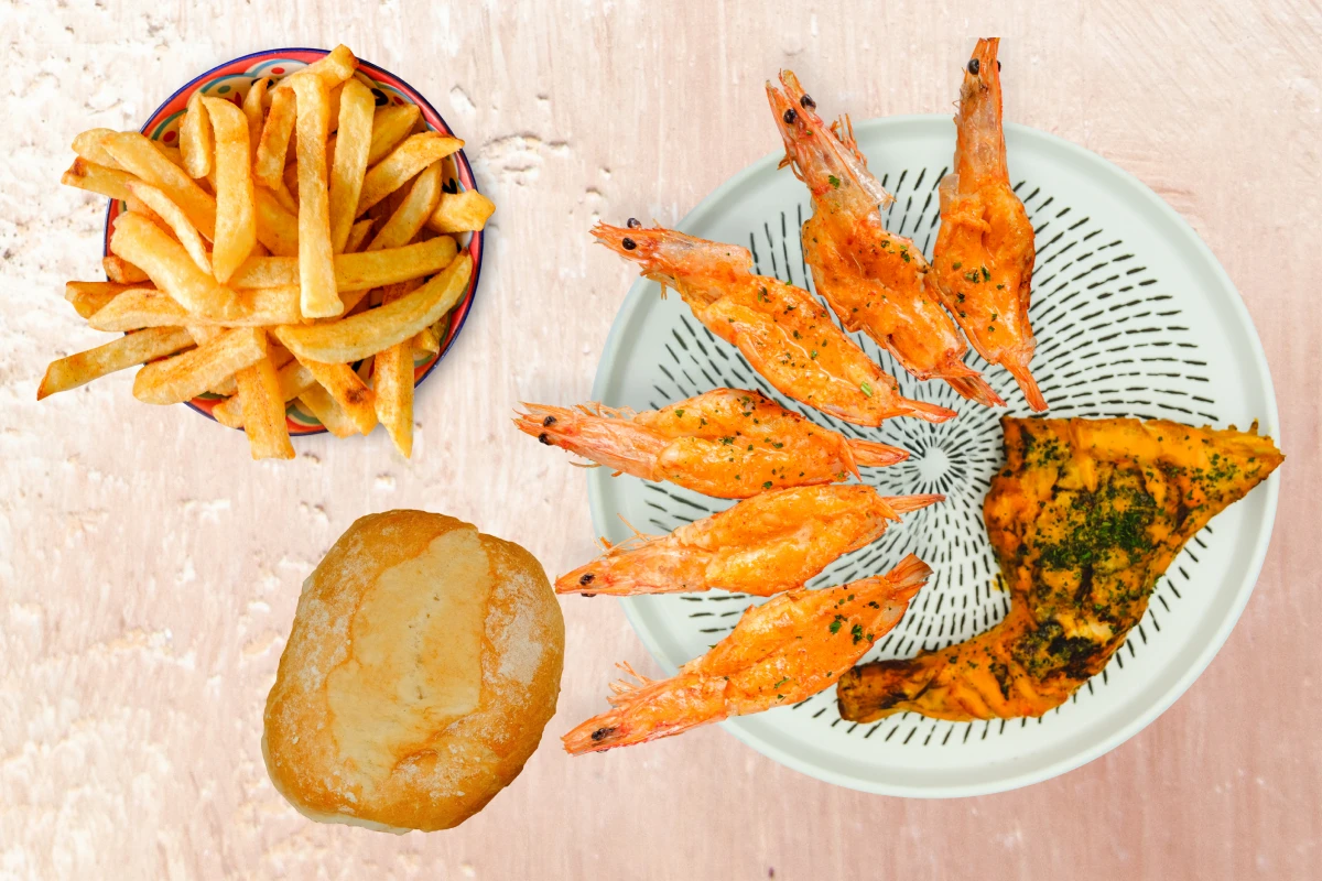 combo1_combo1_1_4chicken_6qprawns_chips_roll